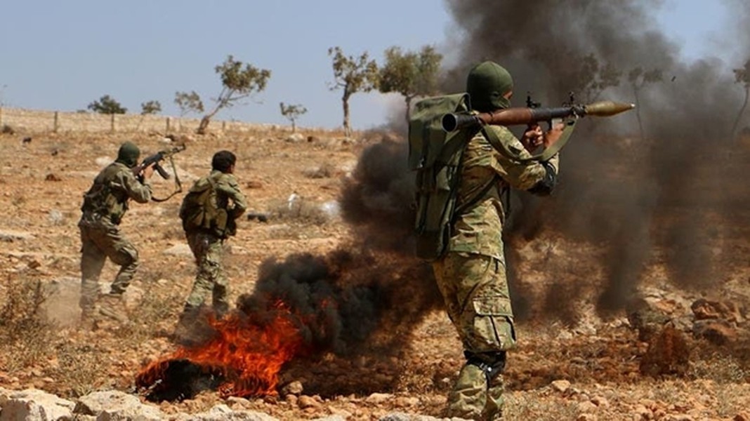 [ẢNH] Pháo binh Thổ Nhĩ Kỳ trực tiếp hỗ trợ hỏa lực giúp phiến quân phản công
