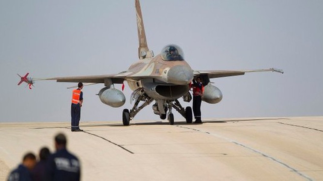 [ẢNH] Chuyên gia Nga lý giải vì sao S-300 Syria không thể hạ nổi một máy bay Israel
