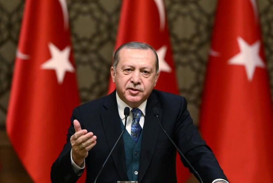 [ẢNH] Thổ Nhĩ Kỳ cảnh báo bắn hạ máy bay lạ, không loại trừ chiến đấu cơ Nga tại Syria