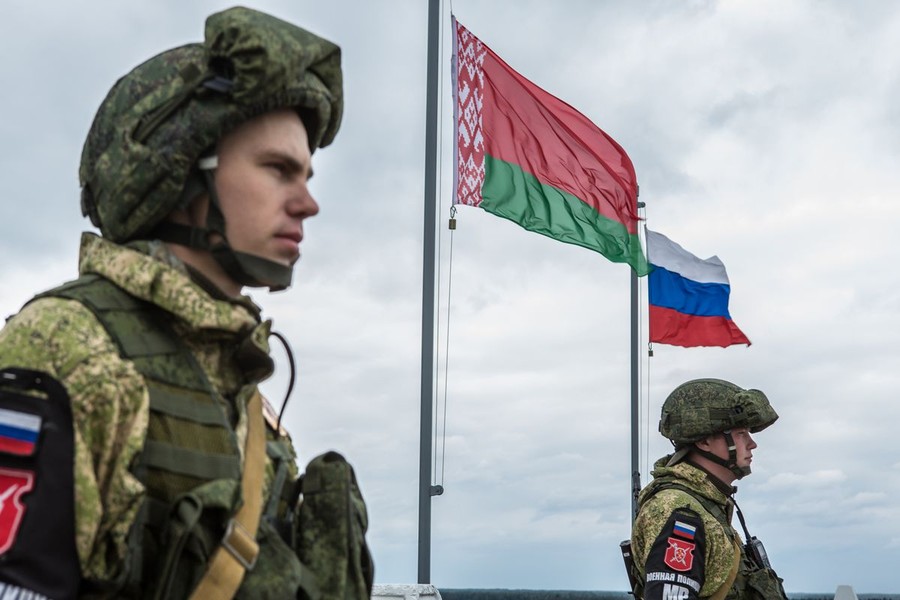 [ẢNH] Quân đội Nga choáng váng trước đòn hiểm từ phía Belarus