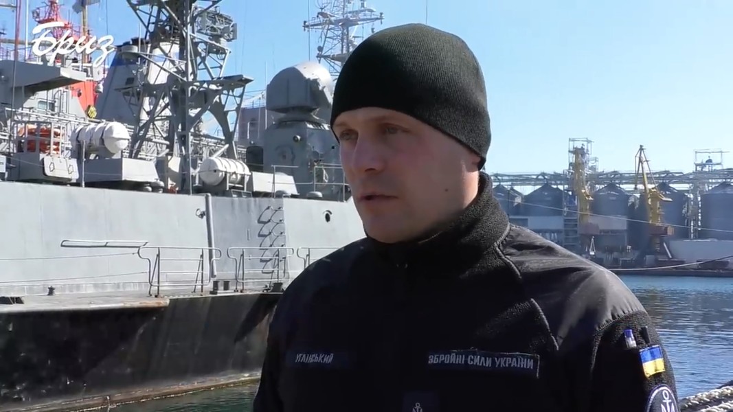 [ẢNH] Thông tin trài chiều về việc tàu hải quân Nga bốc cháy sau vụ va chạm với tàu Ukraine