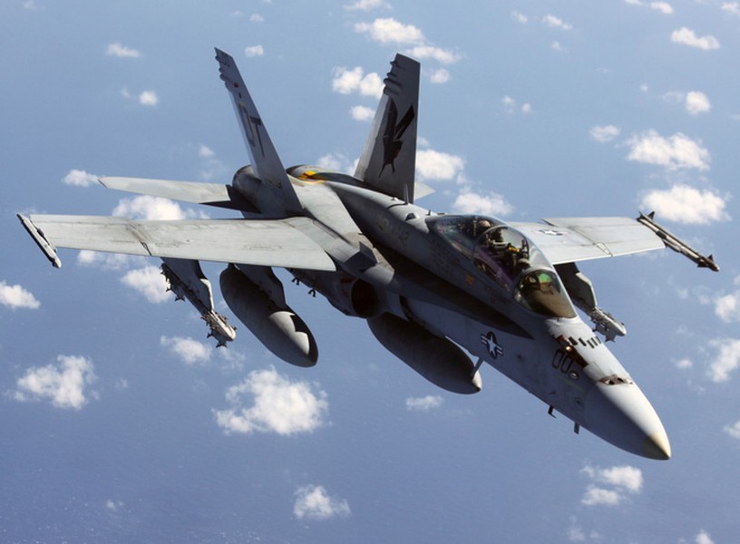[ẢNH] Tàu sân bay Mỹ ‘khoe cơ bắp’ răn đe, sau khi Iran suýt bắn hạ ‘ong bắp cày’ F/A-18
