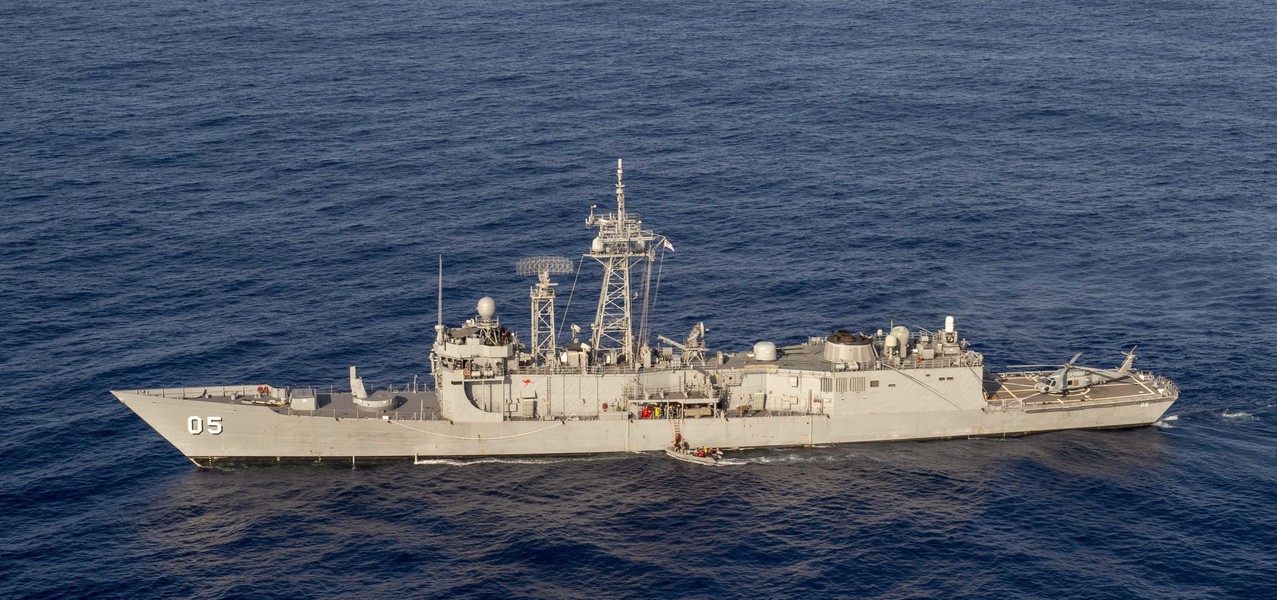 [ẢNH] Hải quân Australia bán thanh lý cặp chiến hạm 4.000 tấn cực mạnh