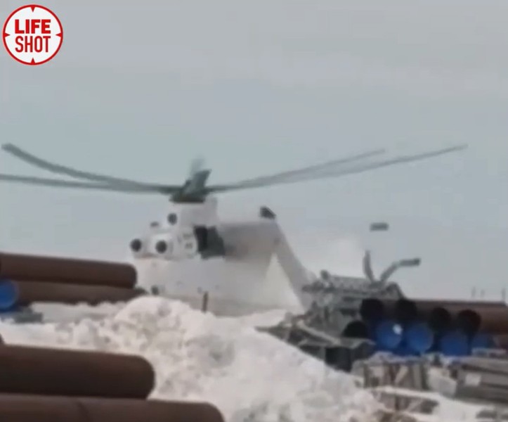 [ẢNH] Trực thăng vận tải lớn nhất thế giới Mi-26 của Nga vỡ tan khi hạ cánh