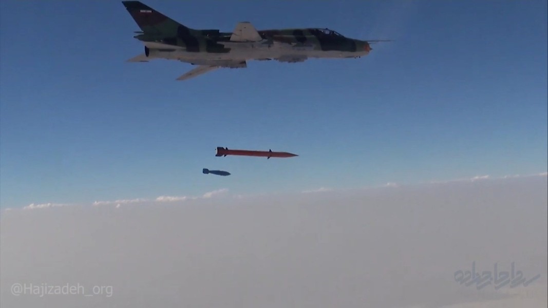 [ẢNH] Iran trang bị cho Su-22 tên lửa đạn đạo phóng từ trên không tương tự Rampage của Israel