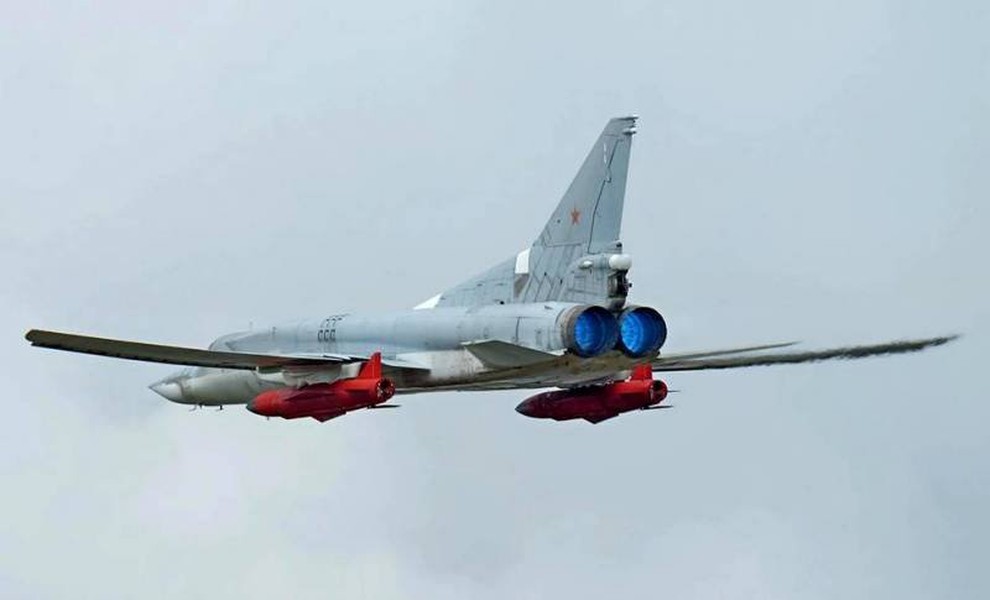 [ẢNH] Mãy bay ném bom Tu-22M3M nhận tên lửa siêu thanh mới 