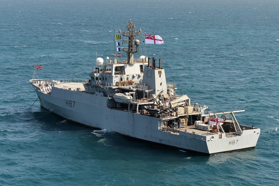 [ẢNH] Anh cảnh báo phản ứng cứng rắn khi tàu chở dầu bị tấn công ngoài khơi Yemen
