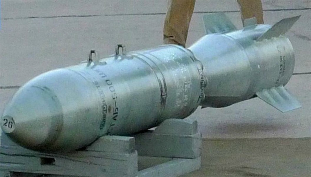 [ẢNH] Bom phản lực xuyên bê tông của Nga diệt mục tiêu với độ chính xác tuyệt đối