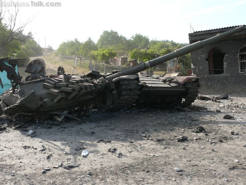 [ẢNH] Phòng không Nga bất lực nhìn Israel hủy diệt lô xe tăng T-90 vừa giao cho Syria