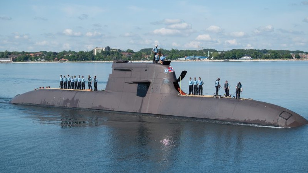 [ẢNH] Một tàu ngầm Đức đối đầu 7 tàu chiến Nga ngoài khơi Latvia
