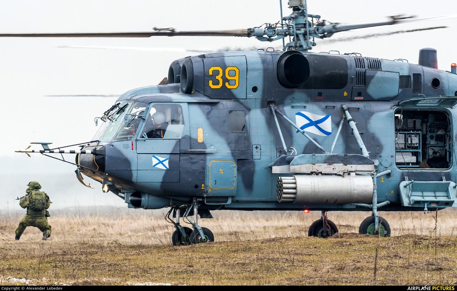 [ẢNH] Nga bất ngờ mang trực thăng hải quân Ka-29 sang Syria ‘thử lửa’