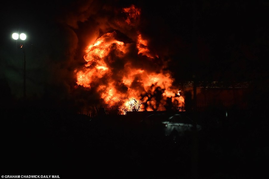 [ẢNH] Hiện trường vụ cháy máy bay của ông chủ CLB Leicester