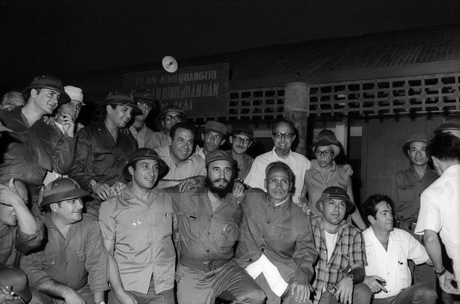 [ẢNH] Những khuôn hình hiếm hoi trong 3 chuyến viếng thăm của lãnh tụ Cuba tới Việt Nam