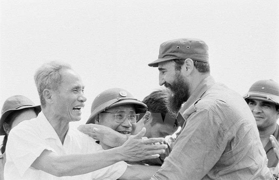 [ẢNH] Những khuôn hình hiếm hoi trong 3 chuyến viếng thăm của lãnh tụ Cuba tới Việt Nam