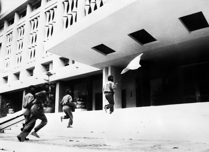 [ẢNH] Những hình ảnh khó quên trong ngày giải phóng miền Nam, thống nhất đất nước năm 1975
