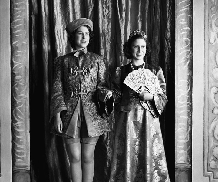 [ẢNH] Những bức ảnh thời trẻ hiếm có của Nữ hoàng Anh Elizabeth II