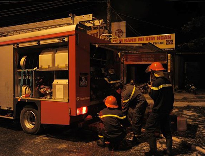 [Ảnh] Toàn cảnh hiện trường vụ cháy khủng khiếp ở bãi xe bồn chở xăng dầu - Nha Trang