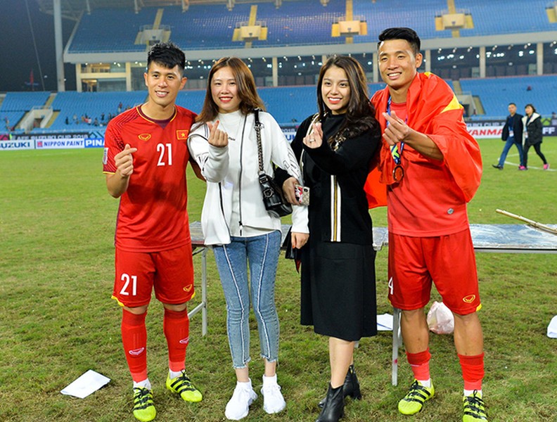 [ẢNH] Chân dung những bóng hồng xinh đẹp của các cầu thủ Việt Nam tham dự AFF Cup 2018