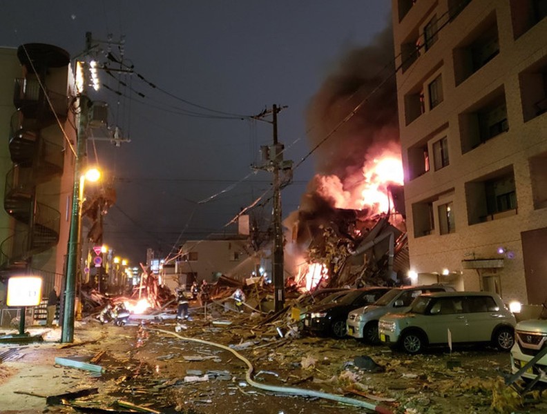 [ẢNH] Kinh hoàng nhà hàng Nhật phát nổ tan hoang khi khách đang dùng bữa