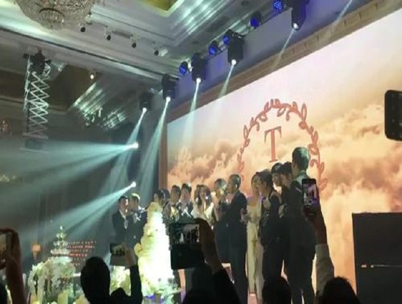 Những khoảnh khắc khó quên trong đám cưới của ca sĩ Lê Hiếu