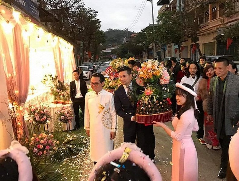 Những khoảnh khắc không thể ngọt ngào hơn trong đám cưới của nghệ sĩ Trung Hiếu
