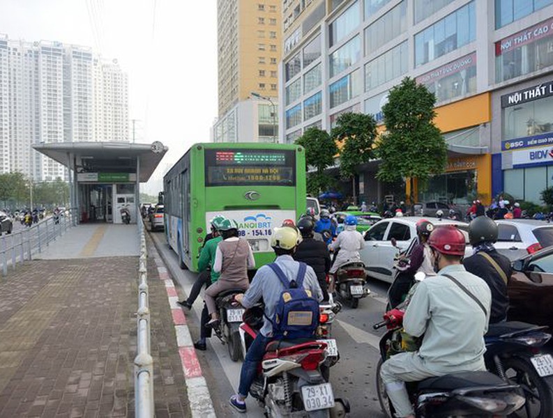 [ẢNH] Vì sao đường Lê Văn Lương được chọn thí điểm cấm xe máy đầu tiên của Hà Nội?