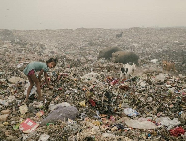 [ẢNH] Chứng kiến cuộc sống của người dân ở quốc gia ô nhiễm nhất thế giới