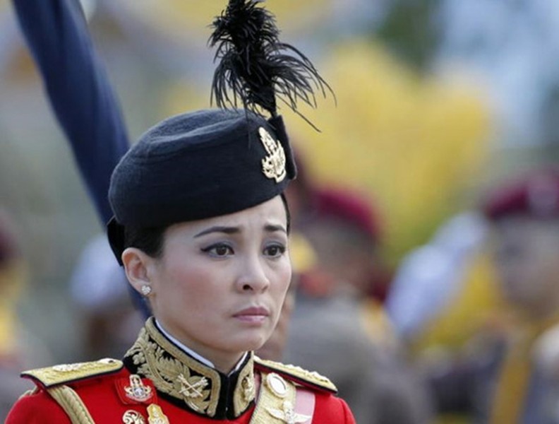 [ẢNH] Chân dung nữ đại tướng vừa trở thành Hoàng hậu Thái Lan