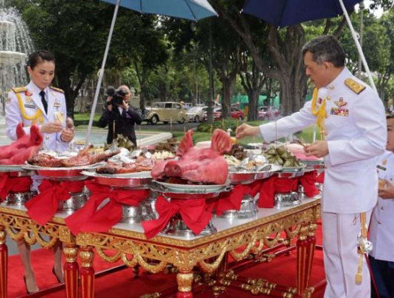 [ẢNH] Chân dung nữ đại tướng vừa trở thành Hoàng hậu Thái Lan
