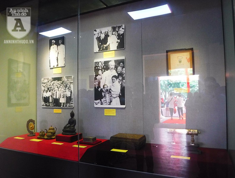 [Ảnh] Chiêm ngưỡng 200 hiện vật vô giá về Chủ tịch Hồ Chí Minh