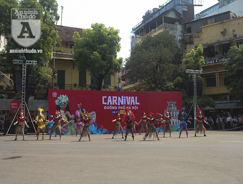 Phố đi bộ Hồ Gươm sôi động trong lễ hội Carnival 2019