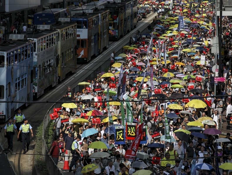 Hơn 1 triệu người xuống đường biểu tình phản đối dự luật dẫn độ ở Hồng Kông