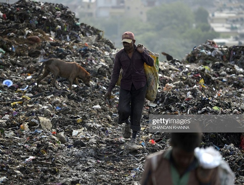 Cuộc sống ở bãi rác lớn nhất Ấn Độ cao 65m, rộng bằng 40 sân bóng
