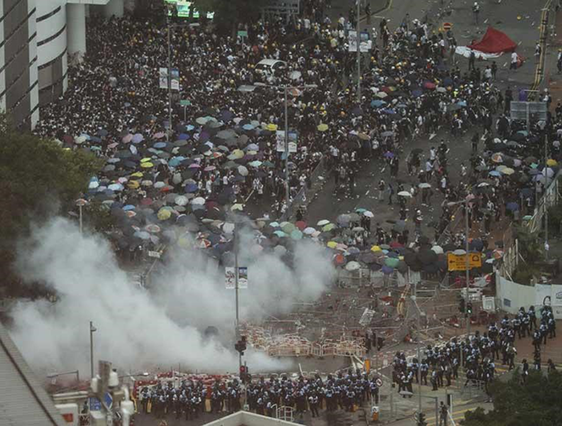 Hiện trường vụ bạo động lớn nhất ở Hong Kong 15 năm qua