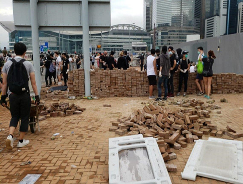Hiện trường vụ bạo động lớn nhất ở Hong Kong 15 năm qua