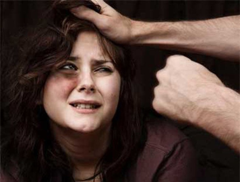 [ẢNH] Bị bạo hành gia đình: Cần ứng xử như thế nào?