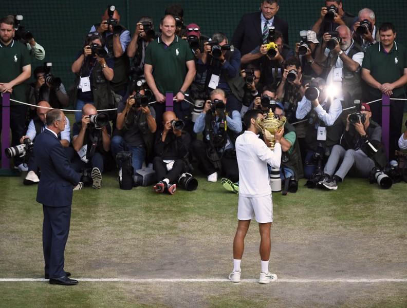 [ẢNH] Novak Djokovic: Vỡ oà giây phút đăng quang ngôi vương Wimbledon 2019