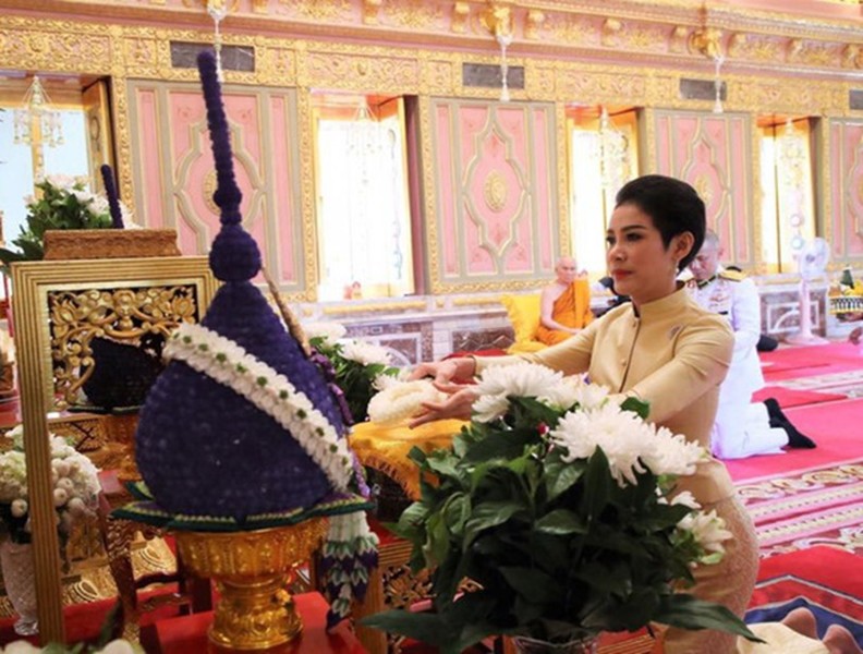 Thái Lan: Sập trang web Văn phòng Hoàng gia vì... dung nhan xinh đẹp của Hoàng Quý phi