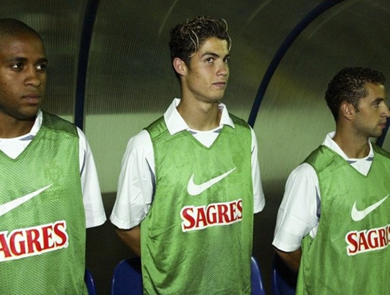 Ronaldo bật khóc hé lộ cuộc sống nổi tiếng 