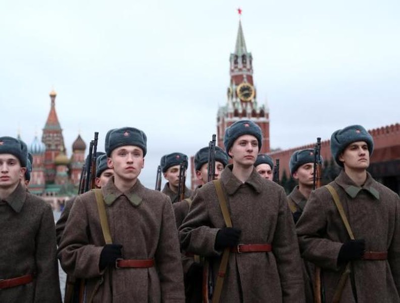 [ẢNH]: Quân đội Nga tái hiện lễ diễu binh lịch sử năm 1941 trên Quảng trường Đỏ