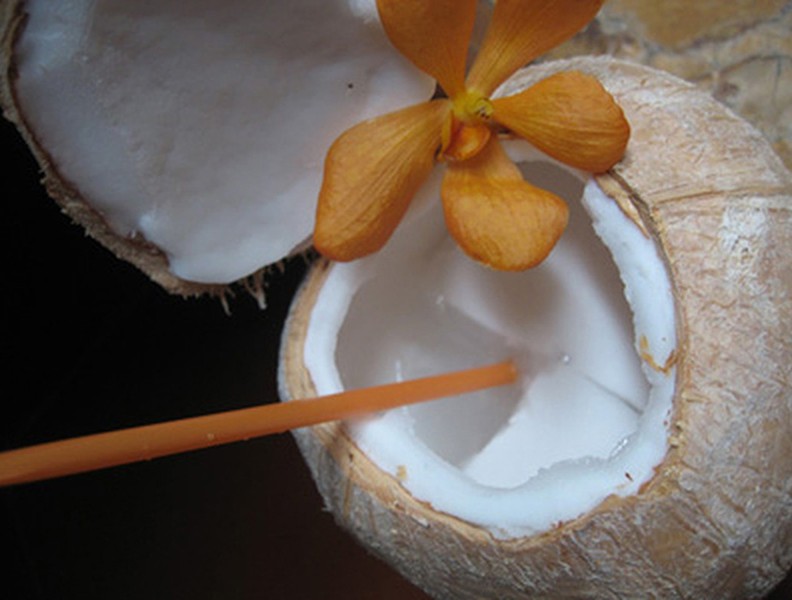 [ẢNH] Những công dụng bất ngờ của nước dừa đối với sức khỏe