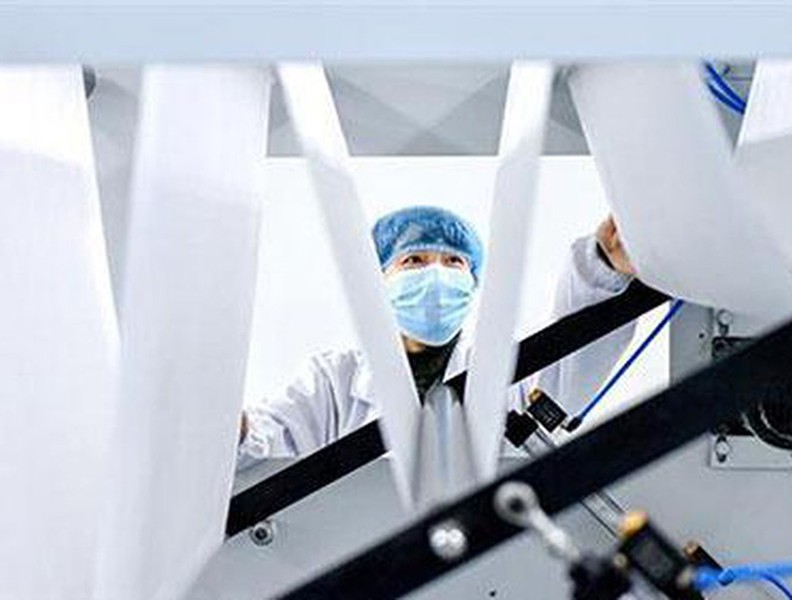 [ẢNH] Hàng loạt tập đoàn ô tô, công nghệ ‘lao vào’ sản xuất khẩu trang y tế