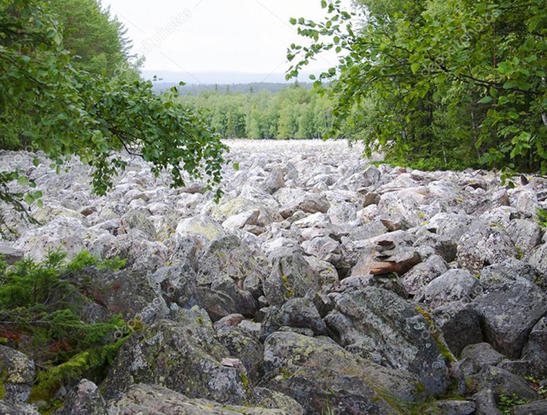 [ẢNH] Điều thú vị về Big Stone – dòng sông không có nước ở Nga