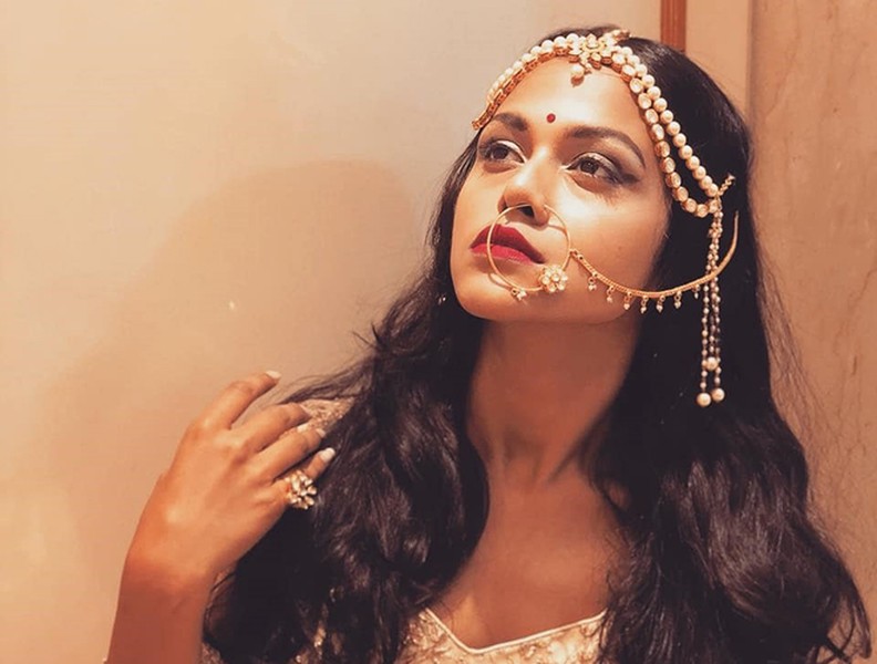 [ẢNH] Cận cảnh nhan sắc quyến rũ của tân Hoa hậu Hoàn vũ Ấn Độ 2020