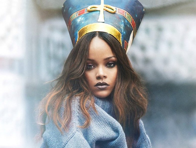 [ẢNH] Rihanna: Từ tuổi thơ ngập tràn trong bạo lực đến nữ ca sĩ có khối tài sản 