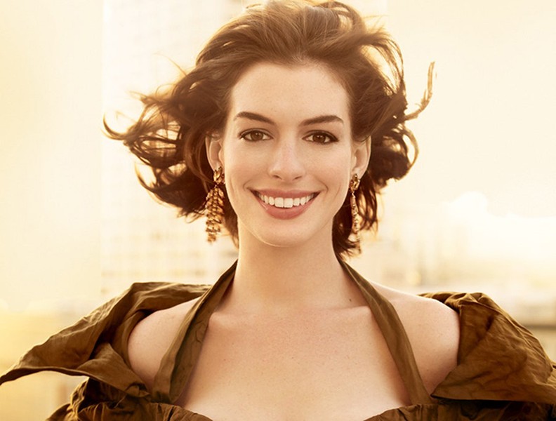 [ẢNH] Chiêm ngưỡng nhan sắc nóng bỏng của Anne Hathaway – 