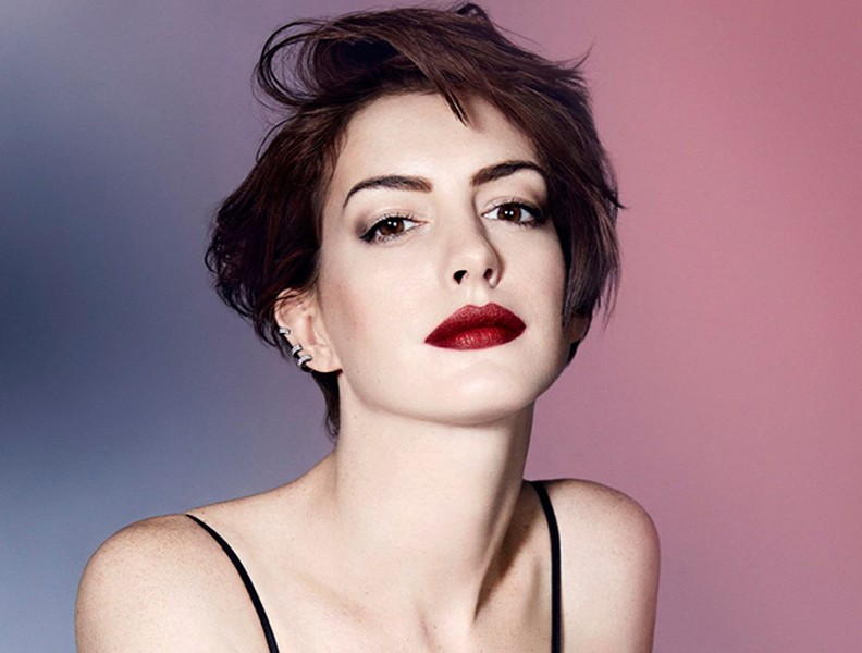 [ẢNH] Chiêm ngưỡng nhan sắc nóng bỏng của Anne Hathaway – 