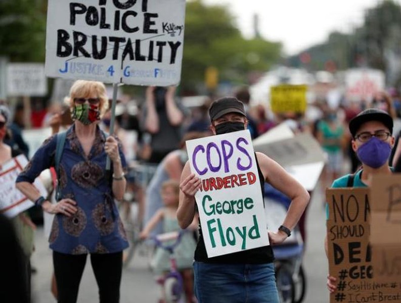 [ẢNH] Biểu tình bùng phát thành bạo động tại Mỹ sau sai lầm của viên cảnh sát Minneapolis