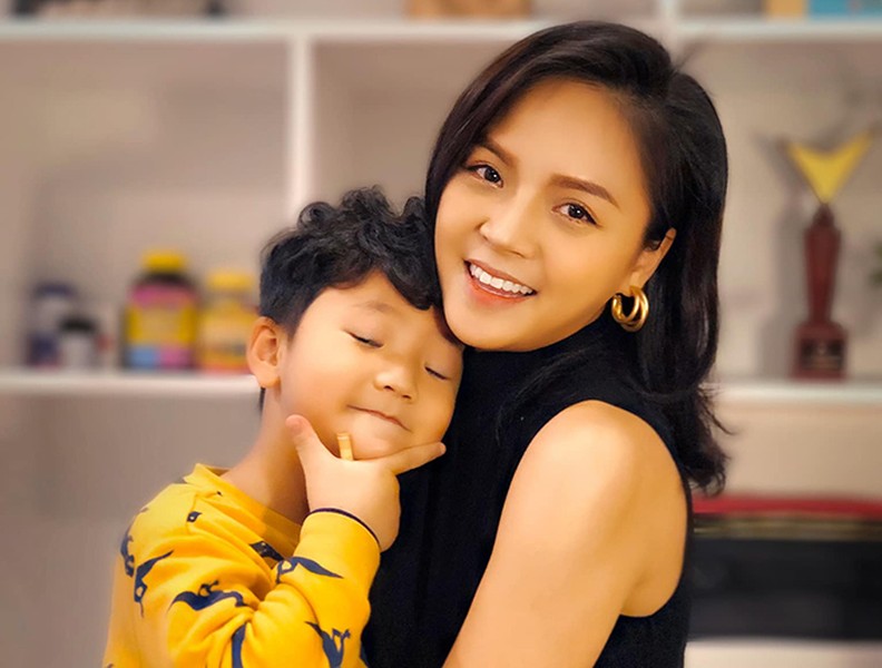[ẢNH] Những bà mẹ đơn thân ‘nóng bỏng’ nhất làng giải trí Việt