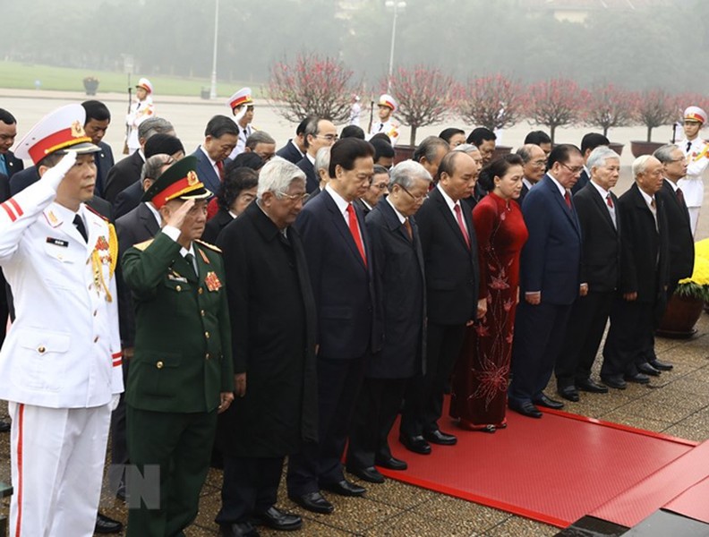 [ẢNH] Lãnh đạo Đảng, Nhà nước vào Lăng viếng Chủ tịch Hồ Chí Minh
